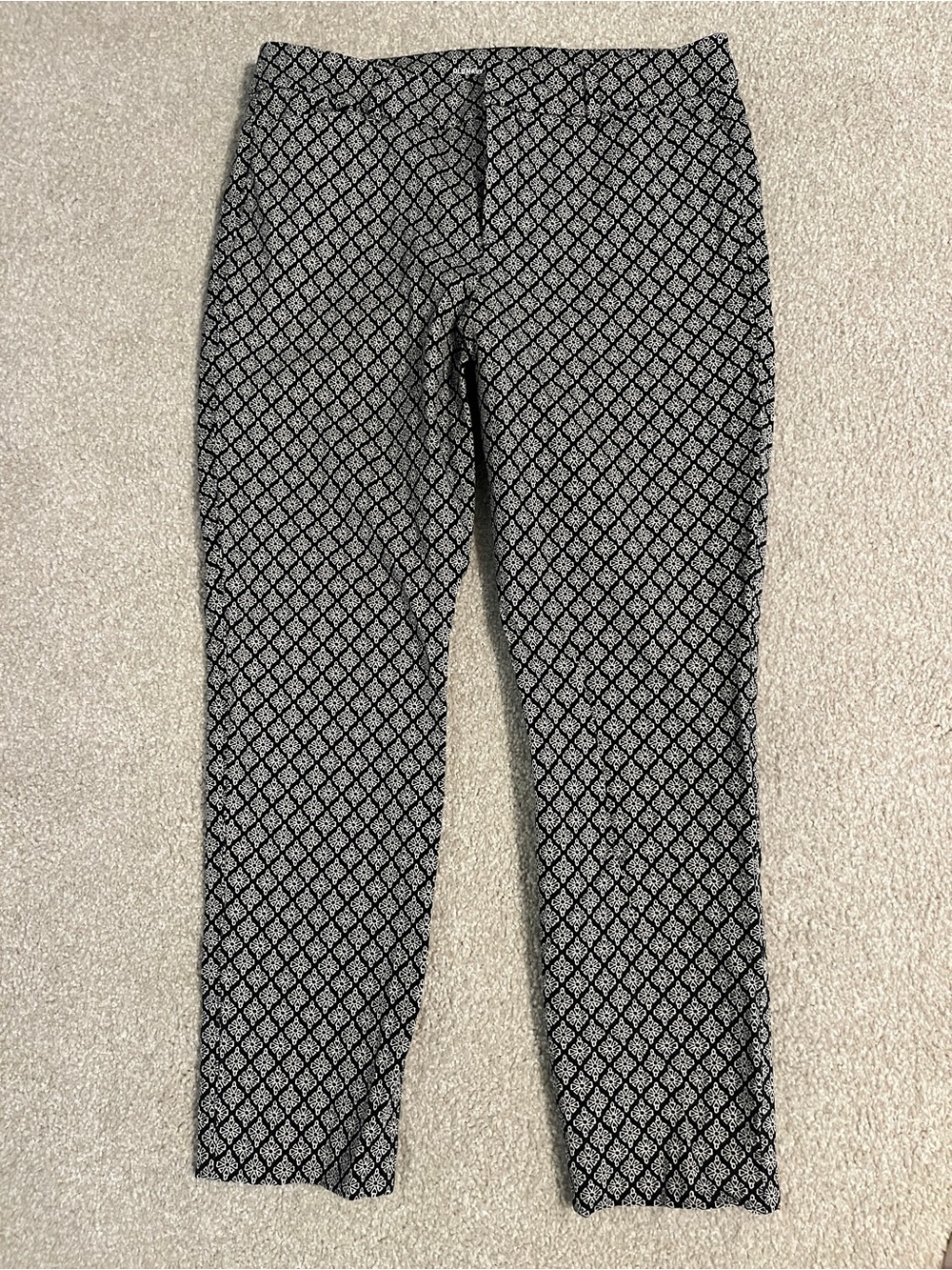 Old Navy Pixie ankle pants black and white geometric pattern women’s size 10